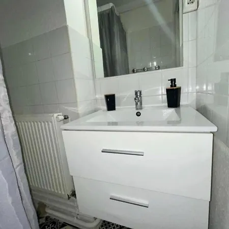 L'escale Au Centre De *