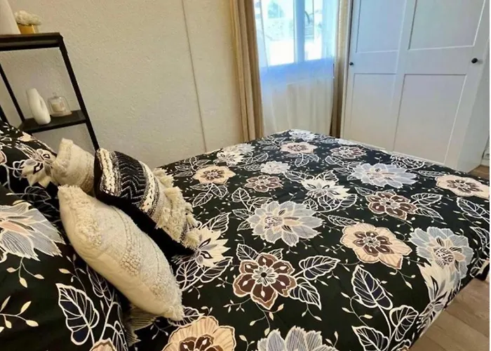 L'escale Au Centre De *