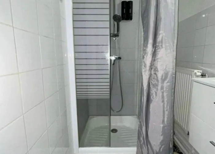 L'escale Au Centre De *